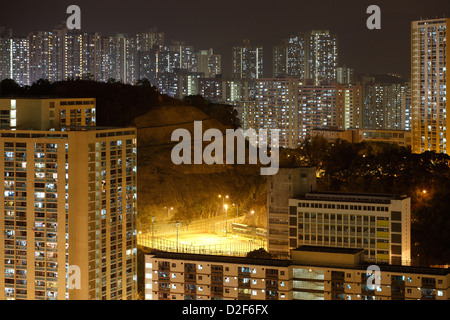Hong Kong, Chine, Hong Kong Tsing Yi skyscrapers at night Banque D'Images