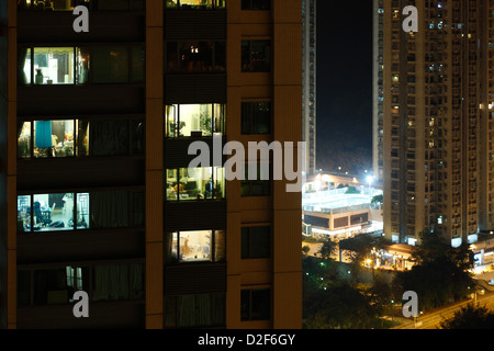 Hong Kong, Chine, Hong Kong Tsing Yi skyscrapers at night Banque D'Images