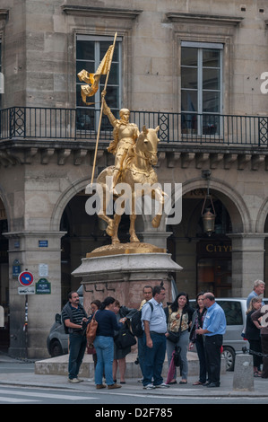 Statue de Jean d'Arc, place des Pyramides, Paris Banque D'Images