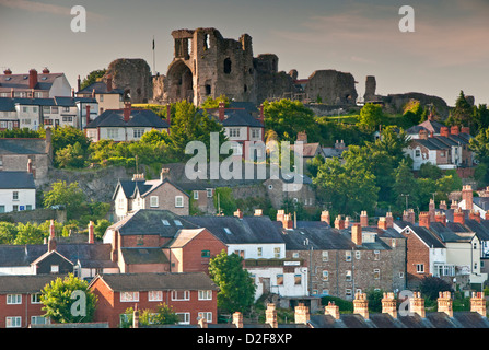 Denbigh Castle et ville de Denbigh, Denbighshire, Nord du Pays de Galles, Royaume-Uni Banque D'Images