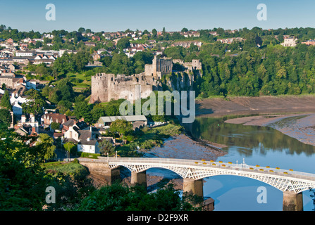 Le Château de Chepstow, la rivière Wye et Wye Bridge, Chepstow, Monmouthshire, South Wales, UK Banque D'Images