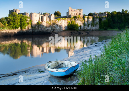 Le Château de Chepstow et la rivière Wye, Chepstow, Monmouthshire, South Wales, UK Banque D'Images