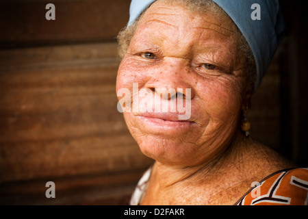 Portrait de femme albinos âgées. Banque D'Images