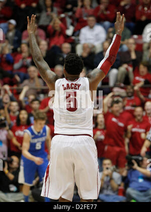 22 janvier 2013 - Tuscaloosa, AL, USA - Alabama Crimson Tide guard Trevor Lacey (5) a célébré après avoir frappé un trois pointeur comme Alabama beat Kentucky 59-55 le mardi 22 janvier, 2013 à Tuscaloosa, AL. Photo par Mark Cornelison | Personnel (crédit Image : © Lexington Herald-Leader/ZUMAPRESS.com) Banque D'Images