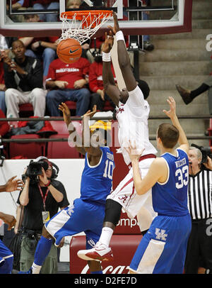 22 janvier 2013 - Tuscaloosa, AL, USA - Alabama Crimson Tide center Moussa Gueye (14) plus coincé archie Goodwin, comme l'Alabama beat Kentucky 59-55 le mardi 22 janvier, 2013 à Tuscaloosa, AL. Photo par Mark Cornelison | Personnel (crédit Image : © Lexington Herald-Leader/ZUMAPRESS.com) Banque D'Images