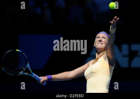 21.01.2013 Melbourne, Australie. Victoria Azarenka du Bélarus se prépare à servir dans son match contre Svetlana Kuznetsova sur dix jours de l'Open d'Australie de Melbourne Park. Banque D'Images