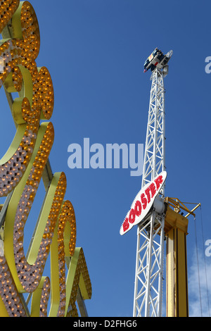 Booster sur la jetée de Brighton, East Sussex, UK Banque D'Images