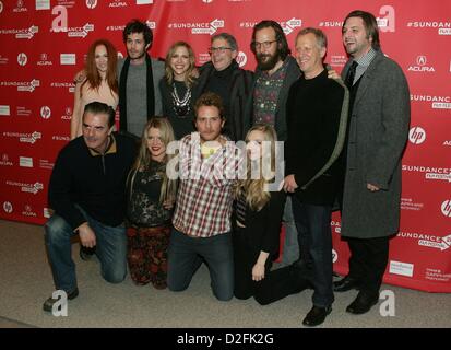 Temple de Junon, Adam Brody, Laura Rister, Rob Epstein, Jeffrey Friedman, Peter Sarsgaard, Jim Young (à genoux), Chris Noth, Heidi Jo Markel, Brian Gattas, Amanda Seyfried aux arrivées de Lovelace en première mondiale au Festival du Film de Sundance 2013, Théâtre Eccles, Park City, UT 22 Janvier, 2013. Photo par : James Atoa/Everett Collection/Alamy live news. Banque D'Images