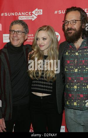 Rob Epstein, Amanda Seyfried, Peter Sarsgaard aux arrivées de Lovelace en première mondiale au Festival du Film de Sundance 2013, Théâtre Eccles, Park City, UT 22 Janvier, 2013. Photo par : James Atoa/Everett Collection/Alamy live news. Banque D'Images