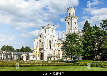 Célèbre château blanc Hluboka nad Vltavou République Tchèque Banque D'Images