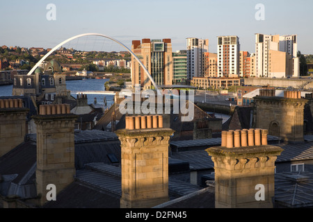 Gateshead Millennium Bridge et Baltic du Tyne Bridge Banque D'Images