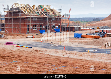 L'immobilier résidentiel en construction chantier de construction avec les maisons dans les premiers stades de la construction Banque D'Images