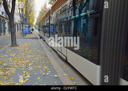 Tramway sur l'avenue Longchamps, Marseille, France Banque D'Images