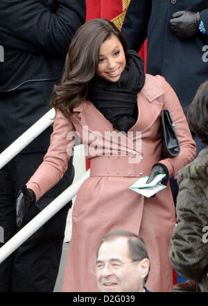 Washington DC, USA. 21 janvier 2013. Eva Longoria arrive avant que le président des États-Unis Barack Obama prête le serment d'office au cours de la fonction d'assermentation au Capitole à Washington, D.C. le lundi, Janvier 21, 2013..Credit : Ron Sachs / CNP.(RESTRICTION : NO New York ou le New Jersey Journaux ou journaux dans un rayon de 75 km de la ville de New York) Banque D'Images