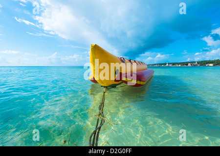 Bateau banane gonflable à la mer des Caraïbes, l'île de San Andrés, Colombie, Amérique du Sud Banque D'Images