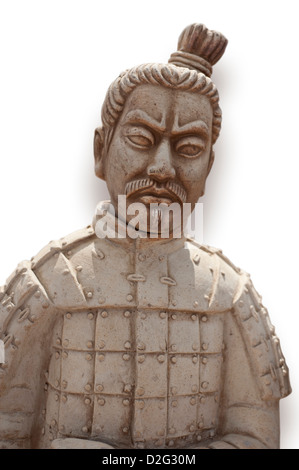 Terre cuite soldat de l'armée de guerriers en terre cuite de l'empereur Qin Shi Huang, sur fond blanc Banque D'Images