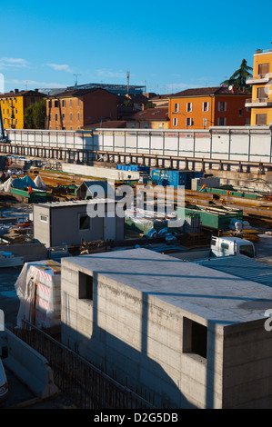 Construction et rénovations autour de la principale gare ferroviaire de la ville de Bologne Centrale Région Émilie-Romagne Italie du nord Banque D'Images