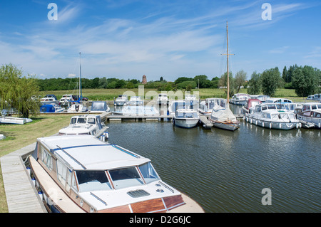 Broads Haven Boatyard avec la location de bateaux à Potter Heigham Norfolk Broads UK Banque D'Images