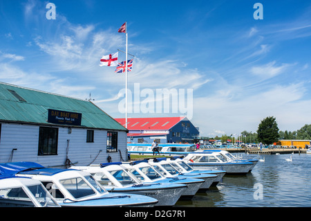 24 bateaux à louer à Potter Heigham Norfolk Broads UK Banque D'Images