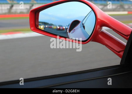 Journée de course Ferrari Silverstone Angleterre record mondial Guinness pour la plus importante tentative de parade Ferrari sur le circuit de Silverstone Banque D'Images