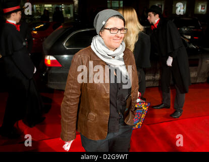 Prague, République tchèque. 23 janvier 2013. Fille de Agnieszka Holland et réalisateur deuxième équipe Kasia Adamik arrive pour la première du film par le réalisateur polonais Agnieszka Holland Horici ker (Burning Bush) à propos de Jan Palach à Prague, République tchèque, le 23 janvier 2013. (Photo/CTK Michal Kamaryt) Banque D'Images