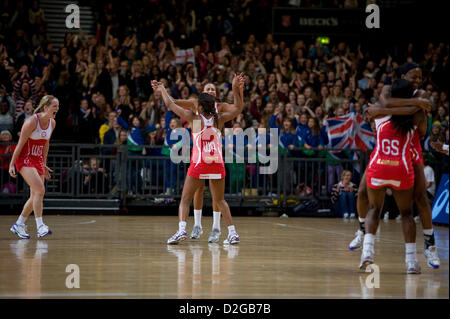 Londres, Royaume-Uni. 23 janvier 2013. Angleterre célébrer remportant la 2ème série de Netball International Test Match et de la série entre l'Angleterre et l'Australie à partir de la Wembley Arena. Credit : Action Plus de Sports / Alamy Live News Banque D'Images