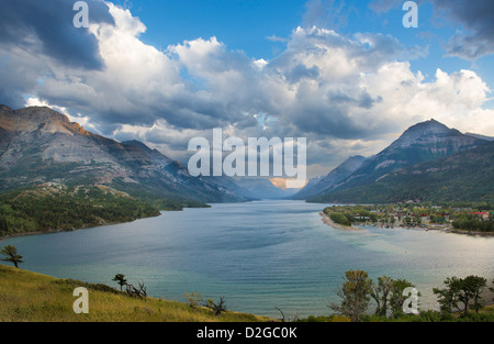 Le lac Waterton Supérieur à Waterton Lakes National Park en Alberta Canada Banque D'Images