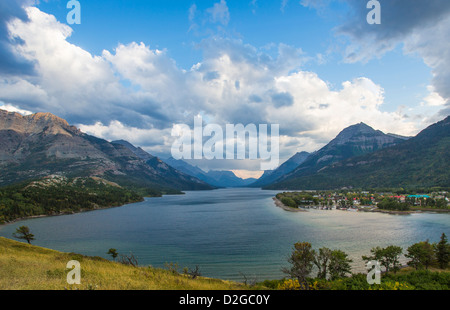 Le lac Waterton Supérieur à Waterton Lakes National Park en Alberta Canada Banque D'Images