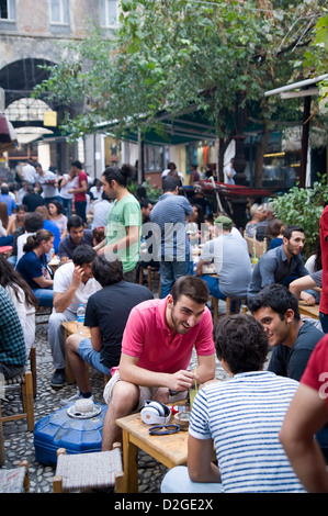 Turquie, Istanbul : Autour de l'École de Galatasaray, la moitié de la rue Istiklal sont nombreux passages avec teashops et petites boutiques. Banque D'Images