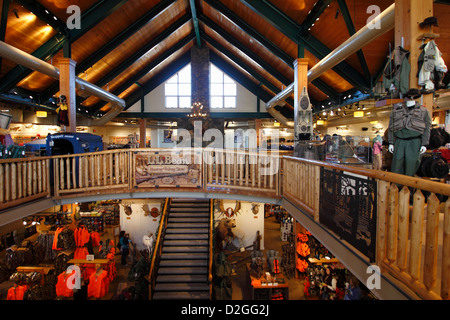 L'intérieur de L.F. LL Bean store à Freeport, Maine USA Banque D'Images