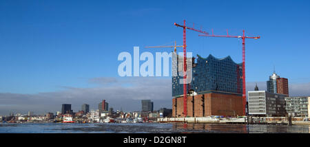 Le soleil brille sur le site de construction de l'Elbe Philharmonic Hall (Elbphilharmonie) à Hambourg, Allemagne, 23 janvier 2013. Dans sa première session en 2013, le débat sera Buergerschaft Hambourg les progrès de l'Elbe Philharmonic Hall. Photo : Axel Heimken Banque D'Images