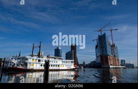 Le soleil brille sur le site de construction de l'Elbe Philharmonic Hall (Elbphilharmonie) à Hambourg, Allemagne, 23 janvier 2013. Dans sa première session en 2013, le débat sera Buergerschaft Hambourg les progrès de l'Elbe Philharmonic Hall. Photo : Axel Heimken Banque D'Images