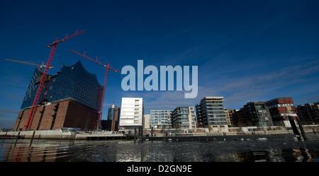 Le soleil brille sur le site de construction de l'Elbe Philharmonic Hall (Elbphilharmonie) à Hambourg, Allemagne, 23 janvier 2013. Dans sa première session en 2013, le débat sera Buergerschaft Hambourg les progrès de l'Elbe Philharmonic Hall. Photo : Axel Heimken Banque D'Images