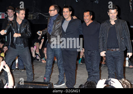 Les membres de la bande de la New Kids on The Block (L-R) Joey MCINTYRE, Donnie Wahlberg, Jonathan Knight, Danny Wood et Jordan Knight durant la Nouveaux enfants sur le bloc d'annonce à l'Irving Plaza le 22 janvier 2013 à New York City Banque D'Images