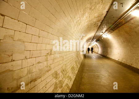 Greenwich Foot tunnel qui passe sous la Tamise entre Greenwich et l'Isle of Dogs, London, UK Banque D'Images