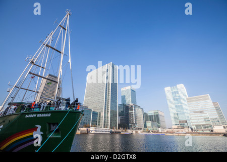 Le Greenpeace Rainbow Warrior III a amarré au lancement des Docklands à Londres 2011 Banque D'Images