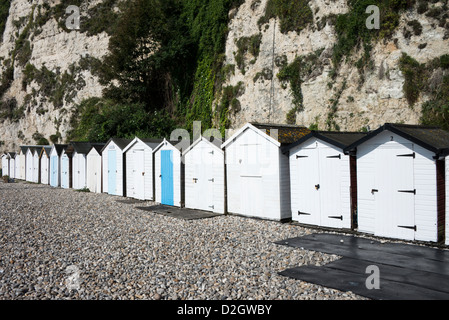 Cabines de plage à Beer, Devon, UK. Banque D'Images