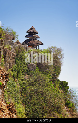 Pura Luhur Uluwatu, Bali, Indonésie - temple hindou complexe sur le rocher au-dessus de la mer. Construite au 11e siècle. Banque D'Images