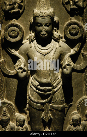 Surya, le Dieu Soleil, représente l'équitation un char tiré par sept chevaux, tenant deux fleurs de lotus. Musée de Pergame. Berlin. Banque D'Images