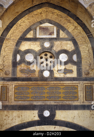 La Syrie. Damas. La Mosquée des Omeyyades ou Grande Mosquée de Damas. Construit au début du viiie siècle. Gate. Détail. Banque D'Images