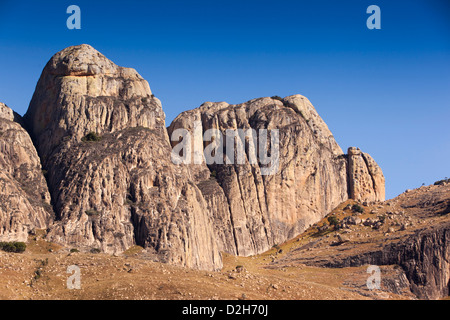 Madagascar, la route RN7, Varavarana, passerelle vers le sud, de l'affleurement de granit Banque D'Images