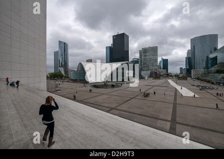 La Défense est un quartier d'affaires de l'aire urbaine de Paris en France Banque D'Images