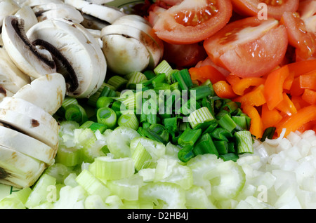 Les légumes fraîchement préparée et prête pour la cuisson. Banque D'Images