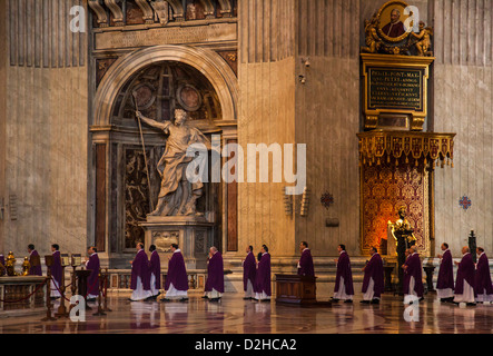 La messe du dimanche à Saint Pierre, le Vatican, Rome Banque D'Images