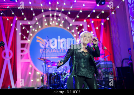 Lundi, janvier 21st, 2013, Cindi Lauper effectue ses plus grands succès à l'extérieur pour l'égalité Ball 2013. Banque D'Images