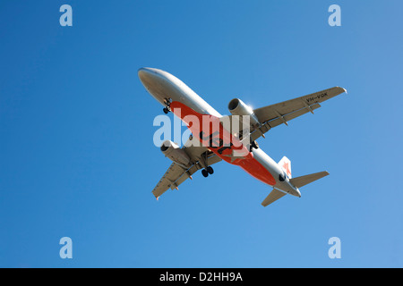 Jetstar Airways Airbus A320-232 VH VQK en approche finale à Sydney Australie Mascotte Banque D'Images