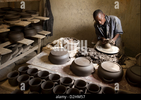 La poterie batwa, Rwanda,Gatagara Banque D'Images