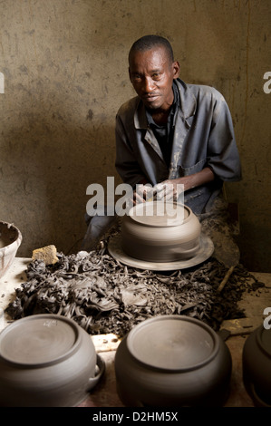 La poterie batwa, Rwanda,Gatagara Banque D'Images