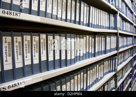 Londres, Royaume-Uni - 28 janvier, 2009 : lignes de bandes vidéo dans une bibliothèque de diffusion. Banque D'Images