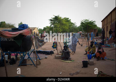 Les réfugiés de la partie nord du Mali dans un camp au Burkina Faso en juin 2012 Banque D'Images